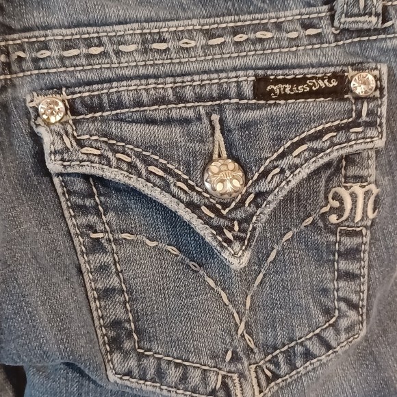 Miss Me Jeans, Size 28, Low-Rise, 30W x 30L, Boot Cut, Bedazzled - Picture 5 of 10